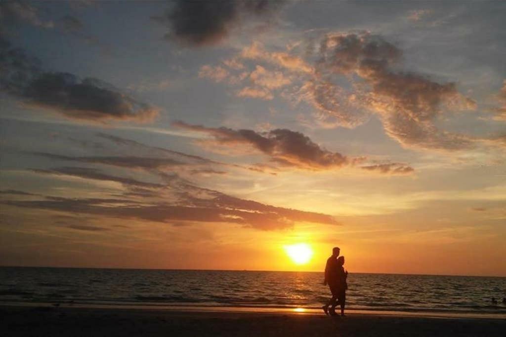 The Beach On Longboat Key Bagian luar foto